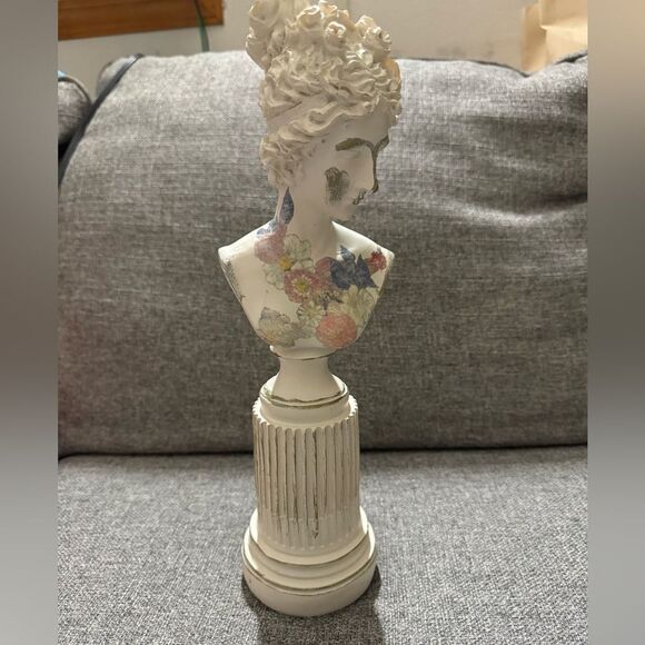 Greek Roman Goddess Sculpture - Picture 6 of 6